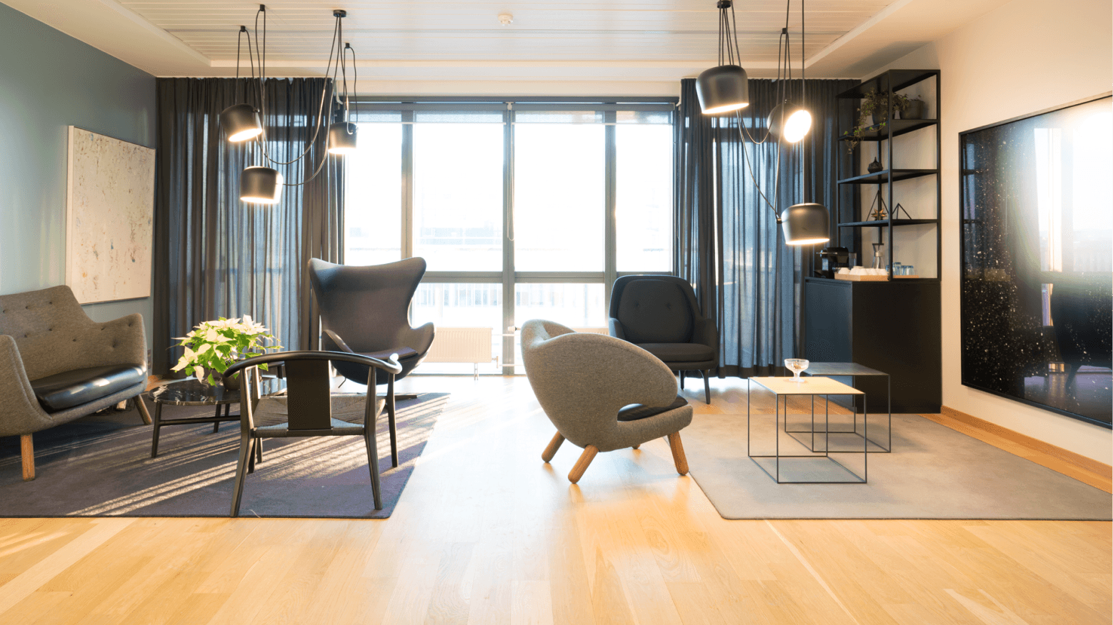 Skrifstofa Kviku banka er glæsileg og hjálpaði Hér&Nú auglýsingastofa við útlitið